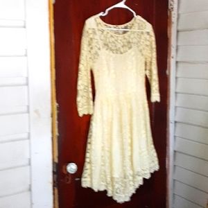 Free People sz 6 pit 16 inches NWOT pale yellow dress handkerchief hem